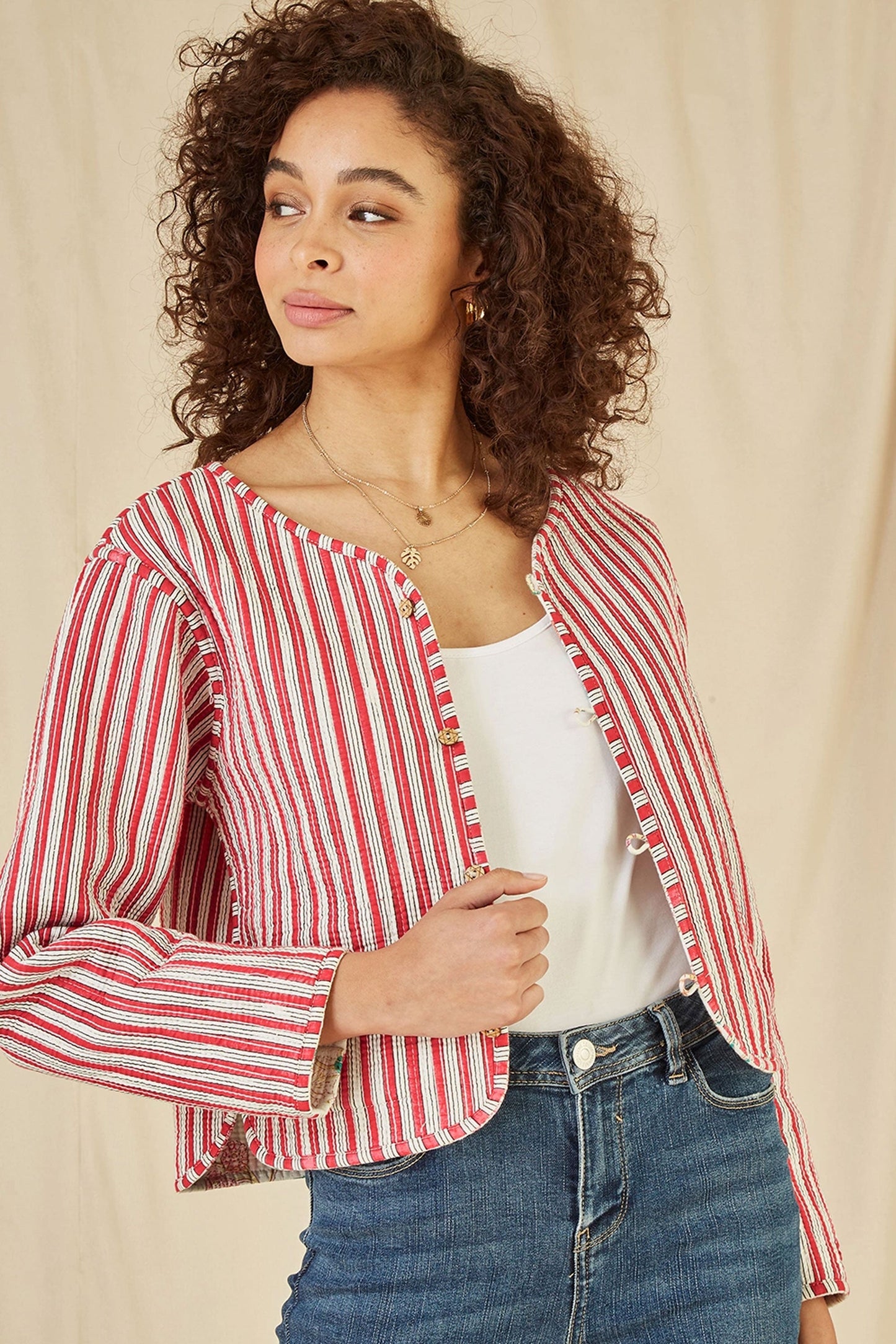 Yumi White Floral Print Reversible Cotton Cropped Quilted Jacket