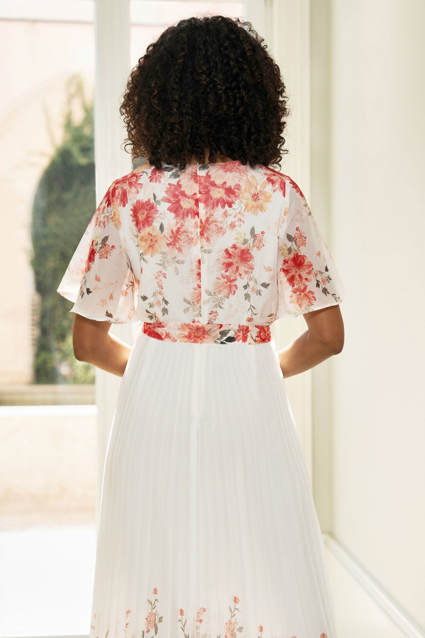 Yumi White Mirror Floral Design Pleated Midi Dress