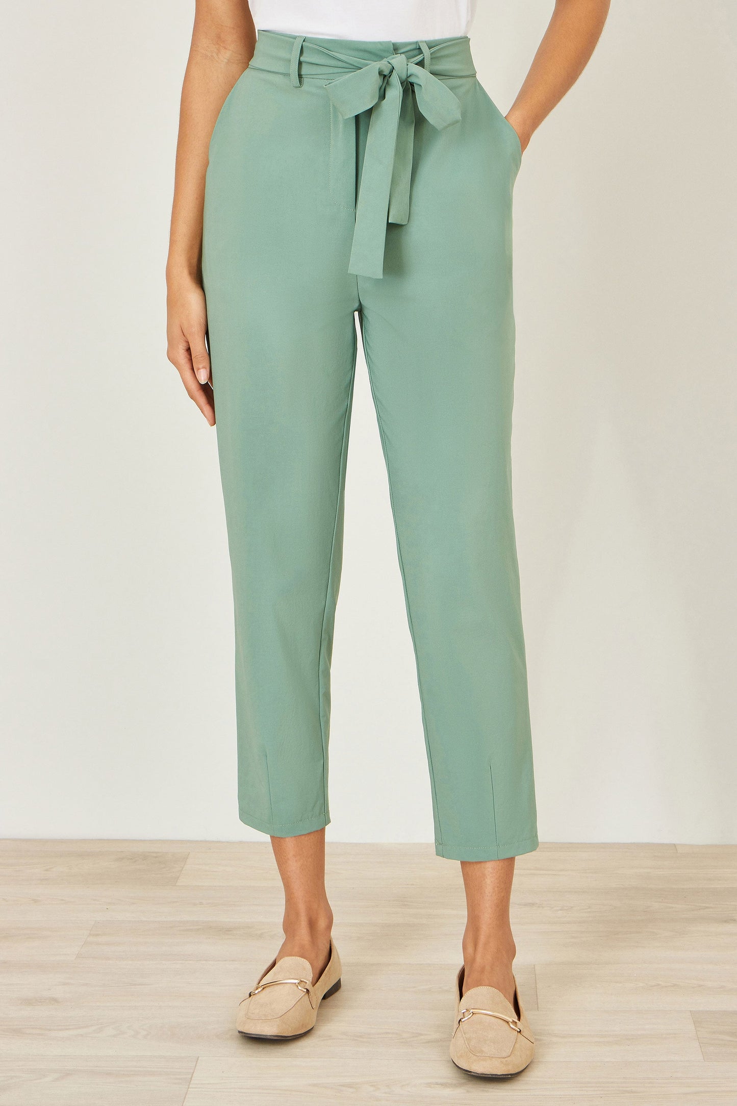 Yumi Green Stretch Capri Pants With Tie Belt