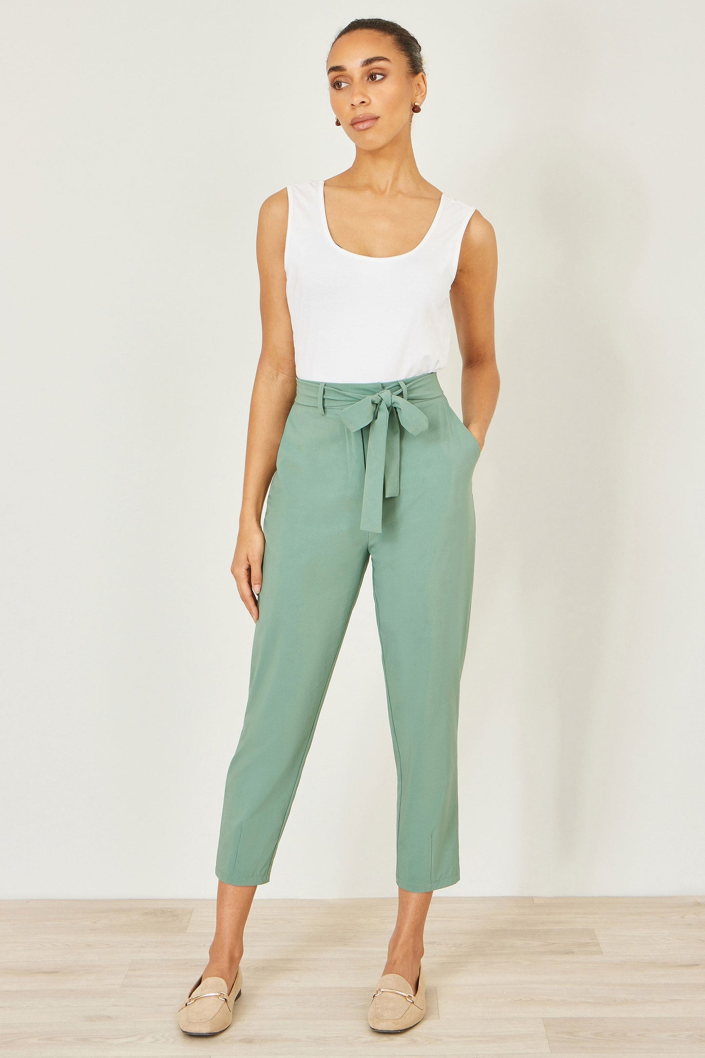 Yumi Green Stretch Capri Pants With Tie Belt