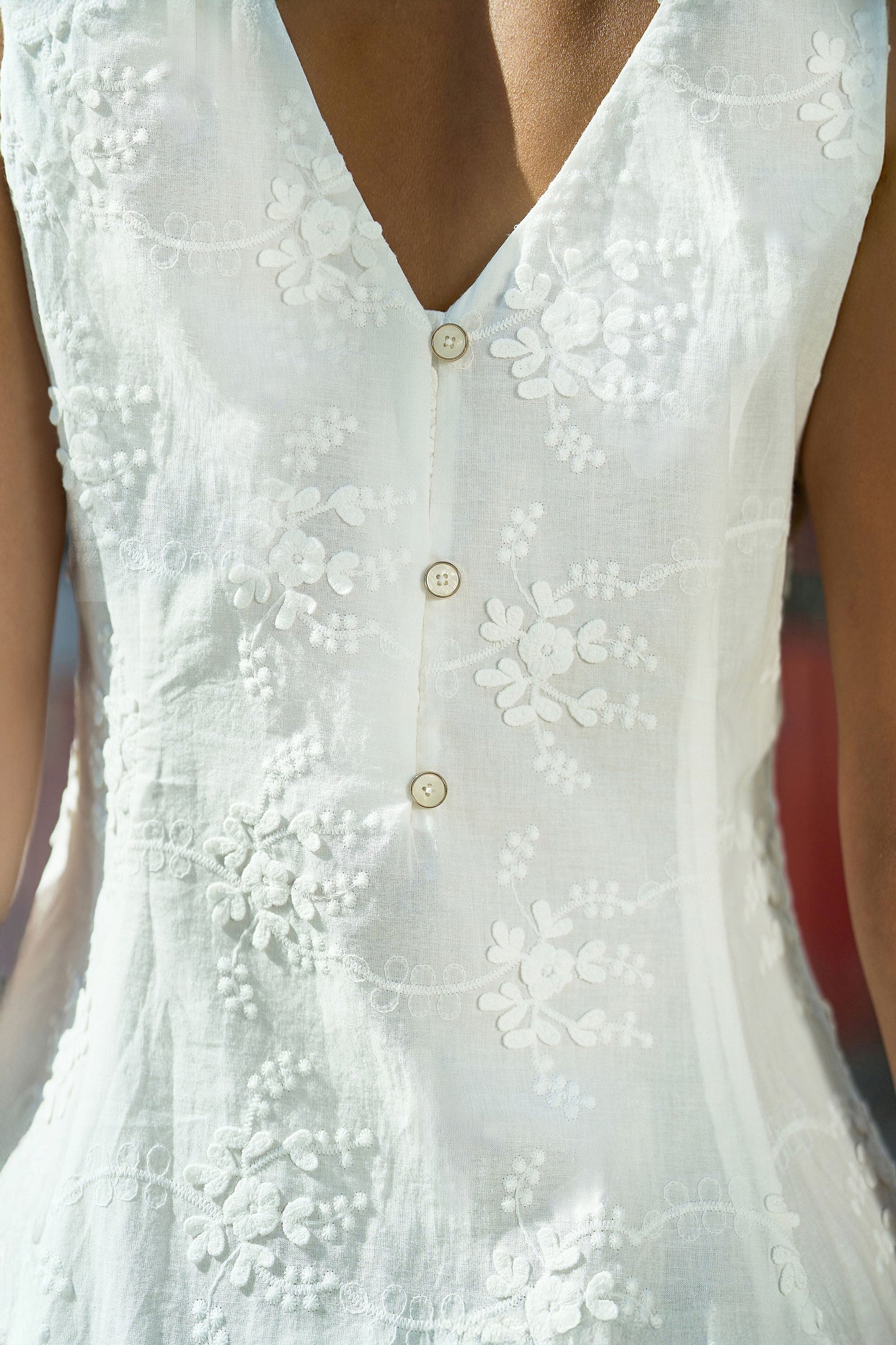 Yumi White Cotton Applique Flower Swing Shift Dress